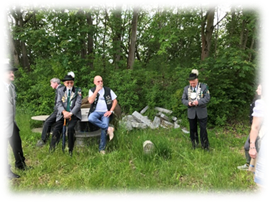 Ein Bild, das Baum, Gras, drauen, Person enthlt.

Automatisch generierte Beschreibung